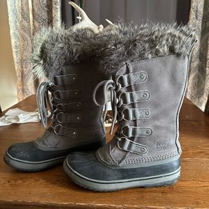 Barley worn Sorel gray lace up winter boots great condition!